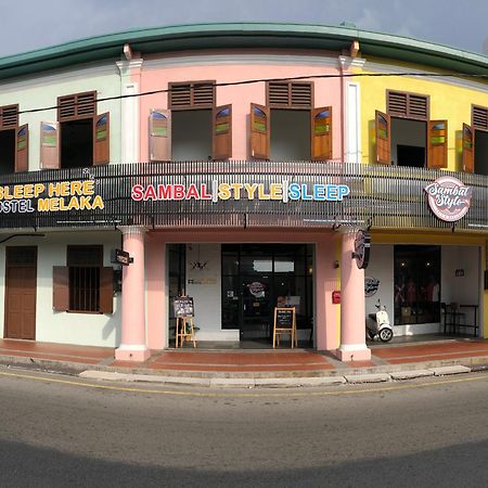 スリープ ヒアー ホステル Malacca エクステリア 写真