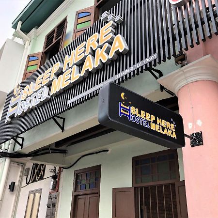 スリープ ヒアー ホステル Malacca エクステリア 写真