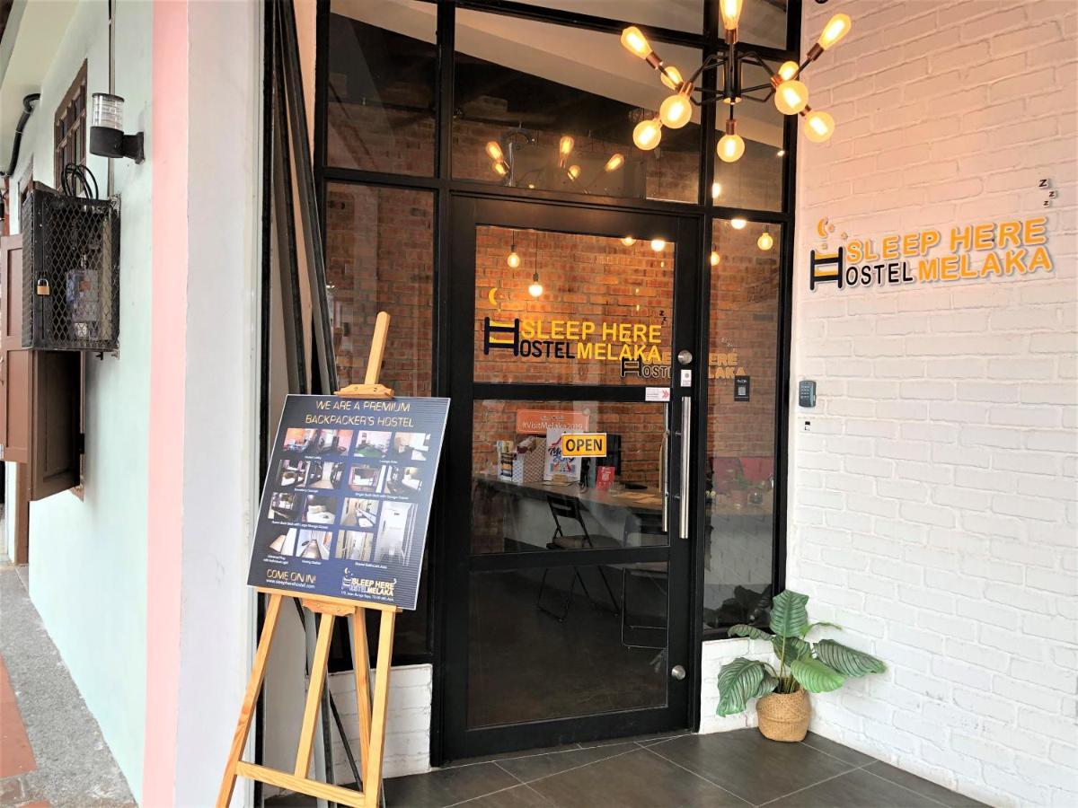 スリープ ヒアー ホステル Malacca エクステリア 写真