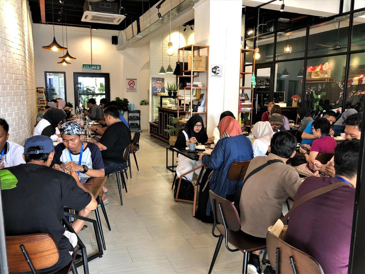 スリープ ヒアー ホステル Malacca エクステリア 写真