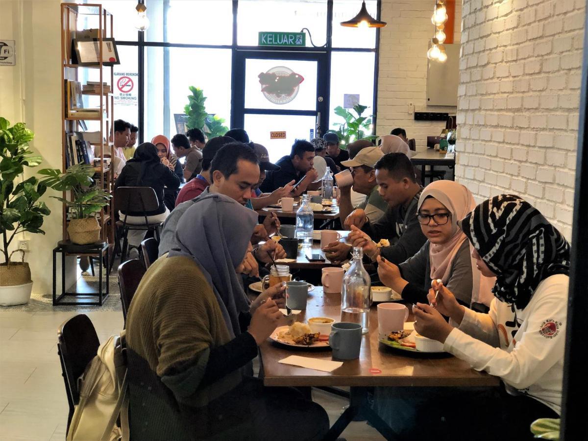 スリープ ヒアー ホステル Malacca エクステリア 写真